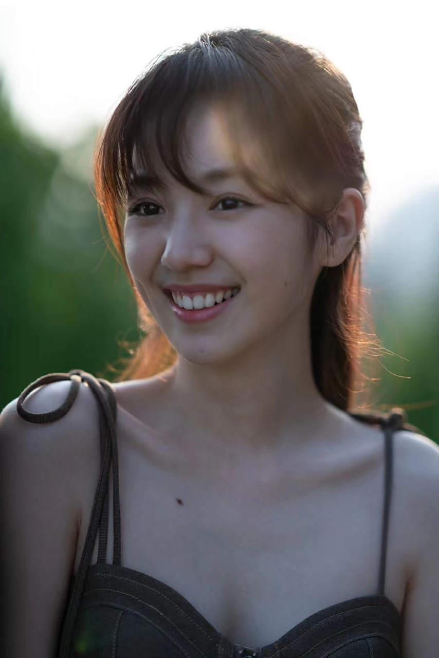 王瑞欣 活力满格,携一抹清风闲坐.