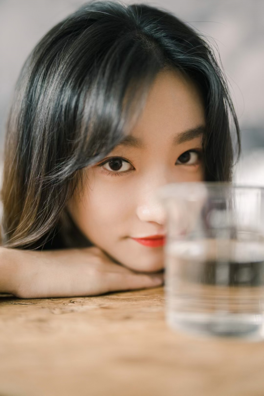 #徐言雨#        夏日甜美风  文艺邻家少女温柔安静  白色吊带长裙清