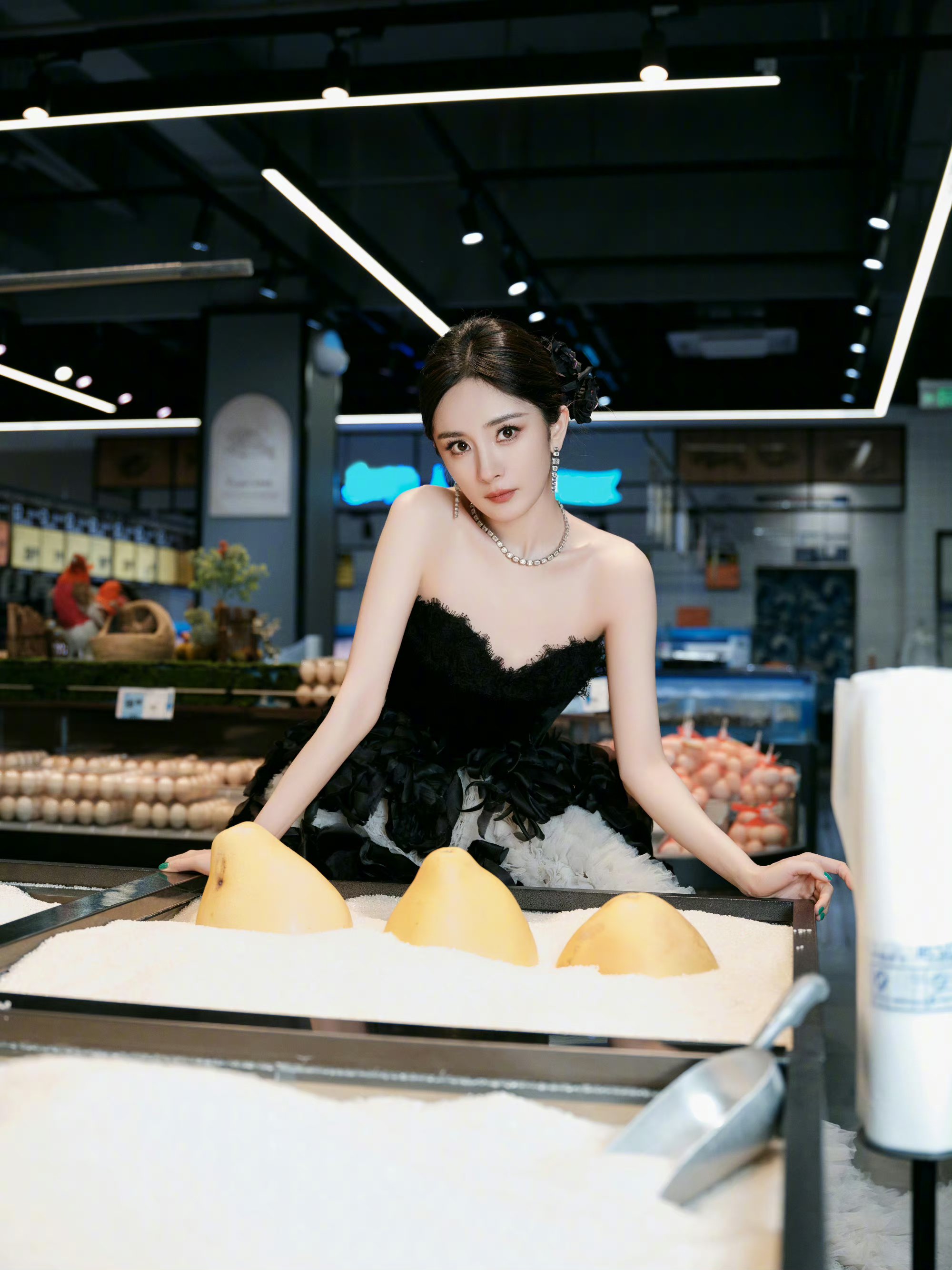 杨幂# 绝美复古黑玫瑰!#智族gqmoty年度人物盛典