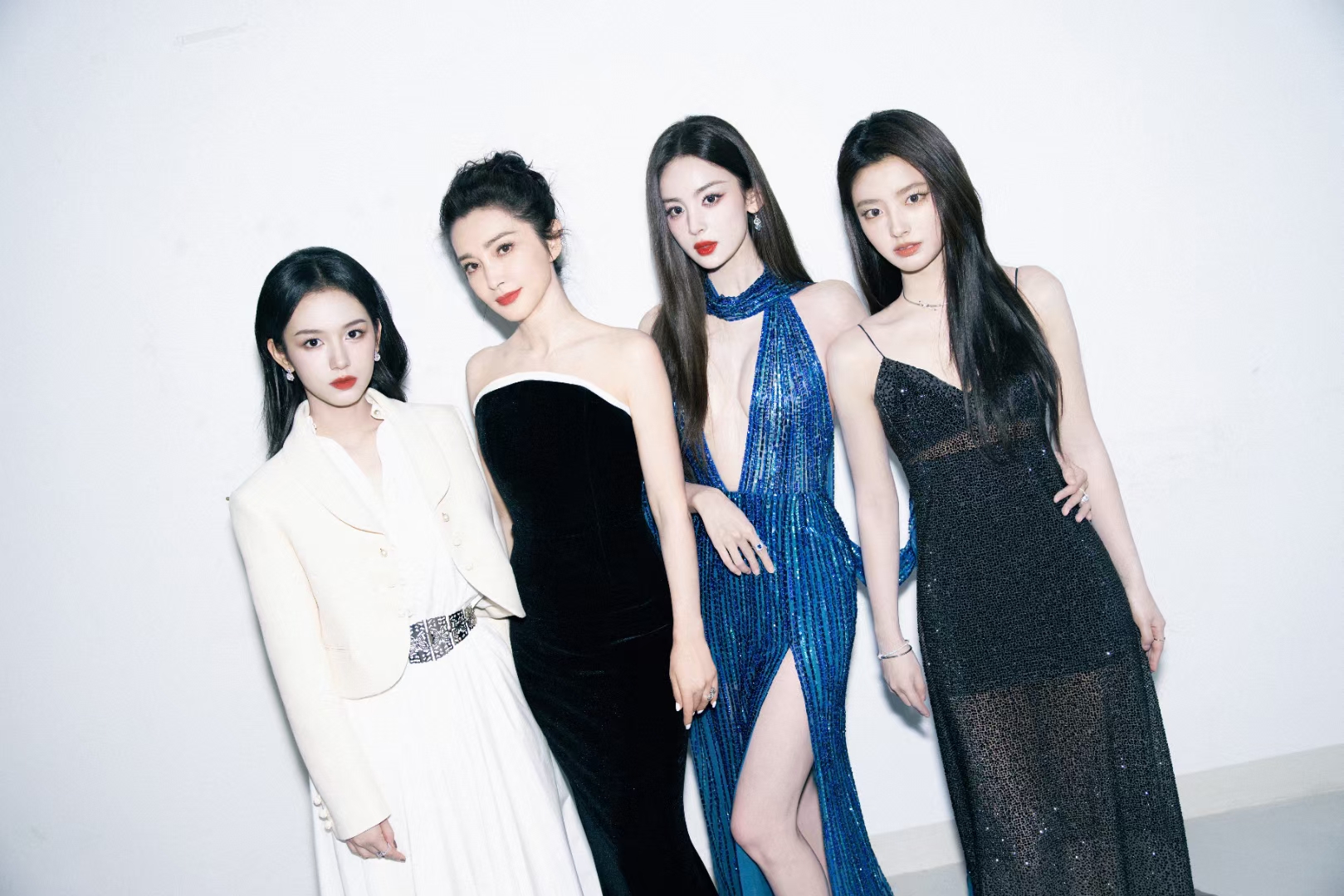 周也# 白色礼服温婉清丽;#李冰冰# 一袭黑裙,尽显高贵气质;#娜扎