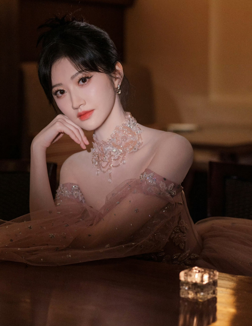 景甜# 粉色闪钻公主裙造型,甜美动人.#女明星日常风采