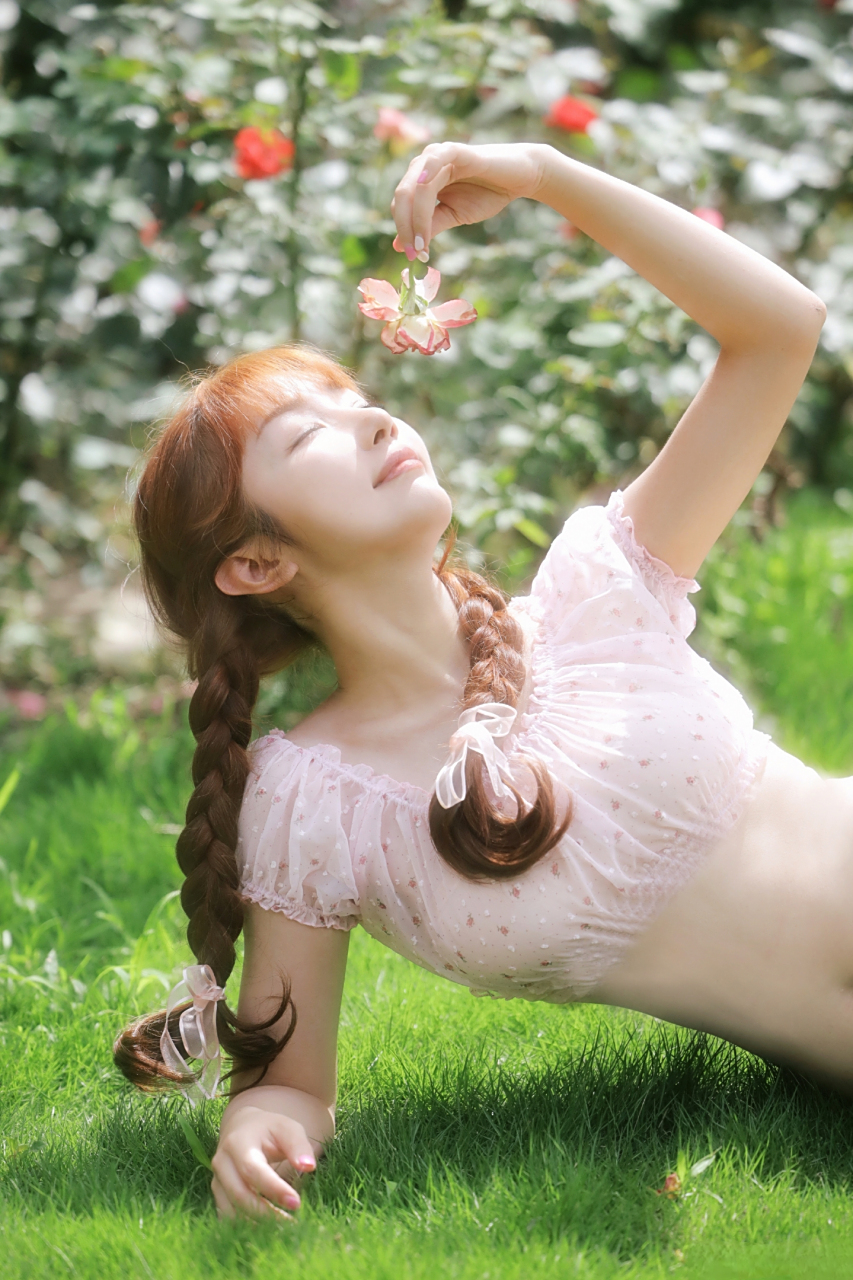 上淇# 秘境中的粉色仙子,优雅又娇媚,满满少女的清纯甜美!