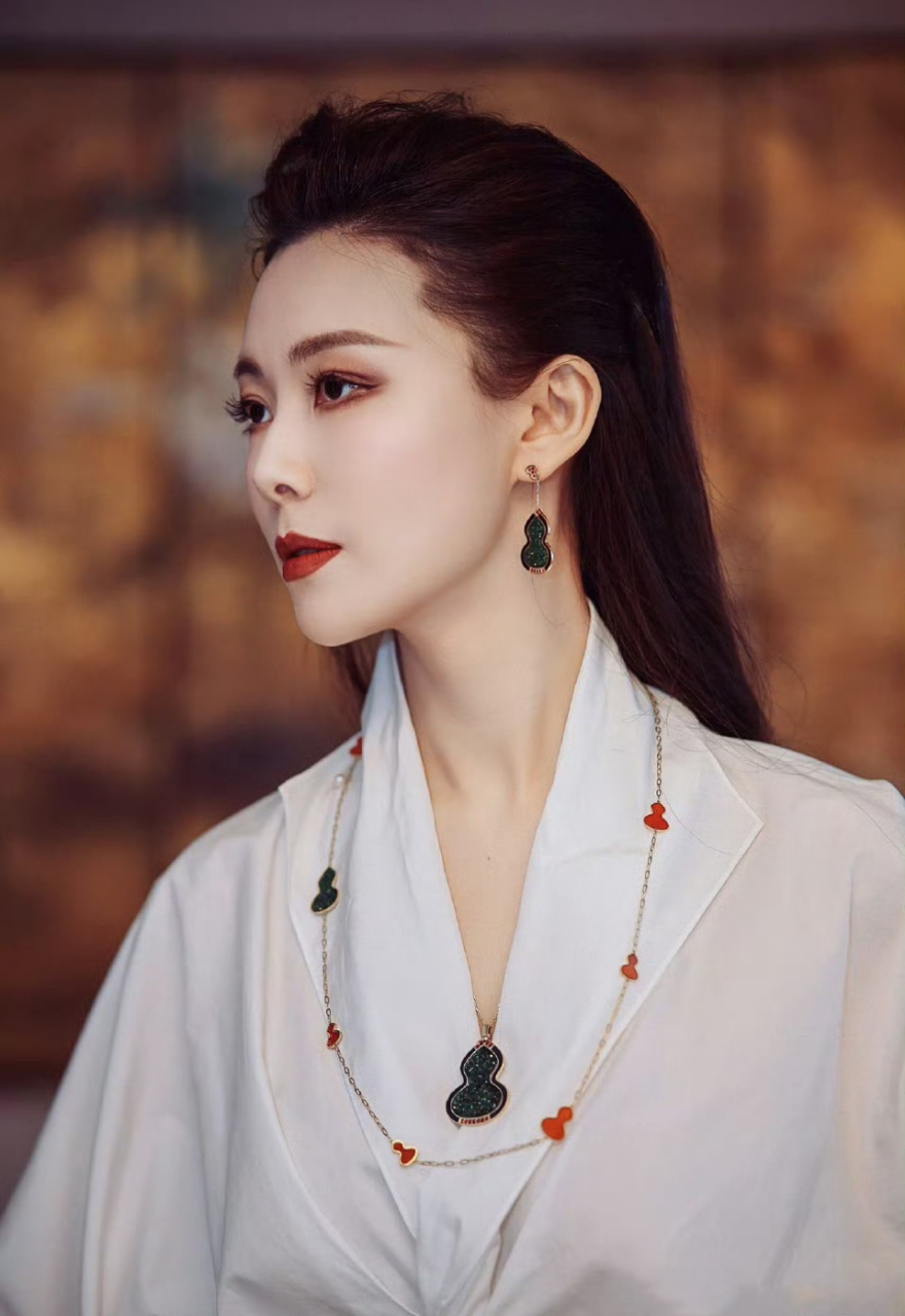 歌唱家常思思又美又飒,女王范儿十足!