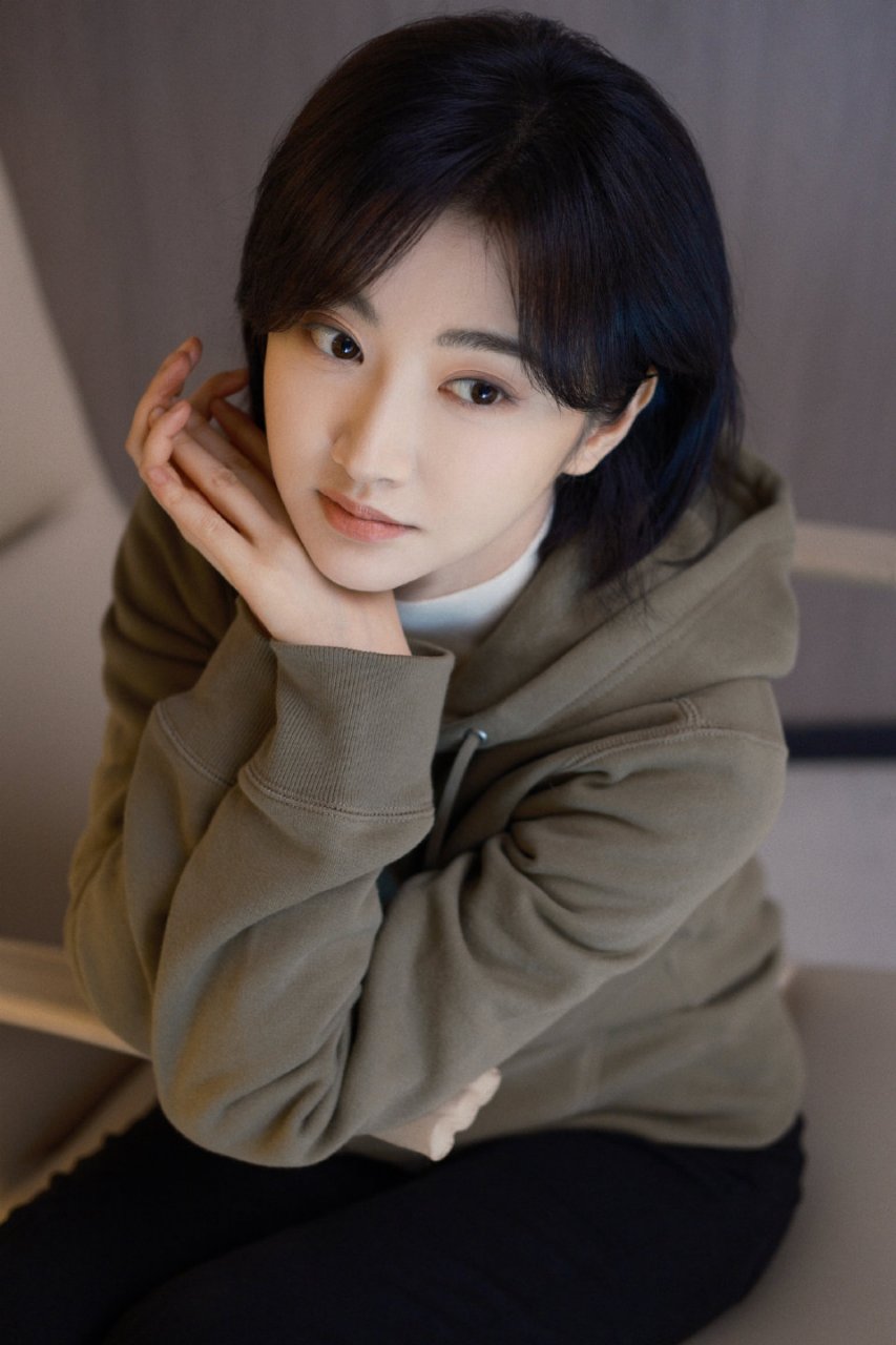 景甜短发造型,清纯甜美好有元气!