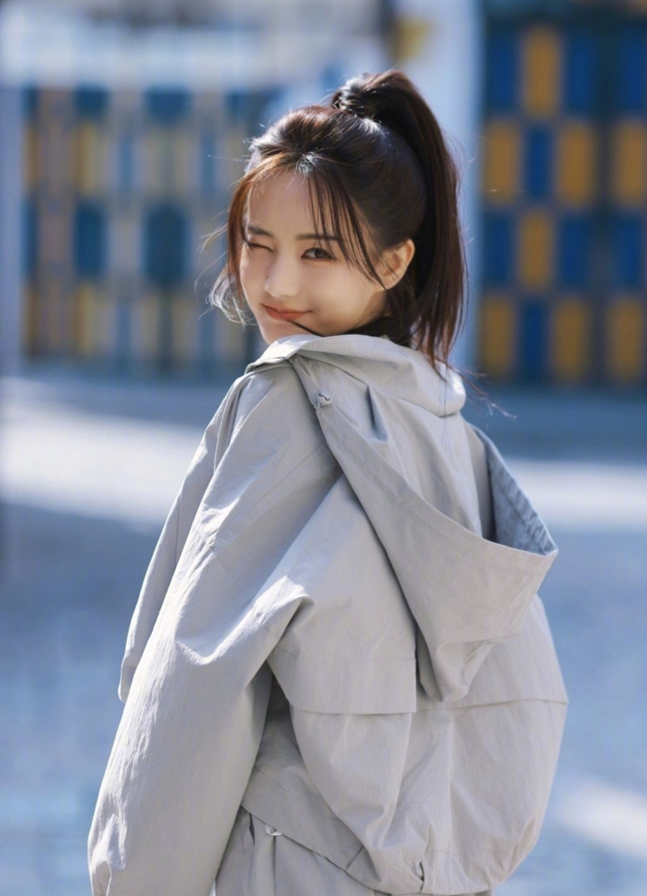 李一桐俏皮可爱好甜美,元气灵动好有少女感!