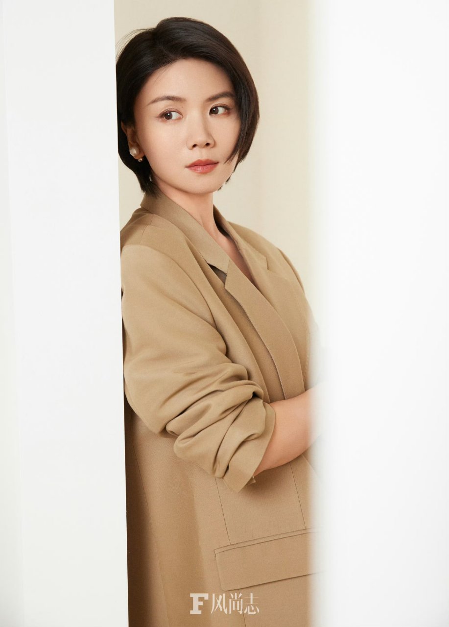 曹曦文短发气质美女,知性优雅!