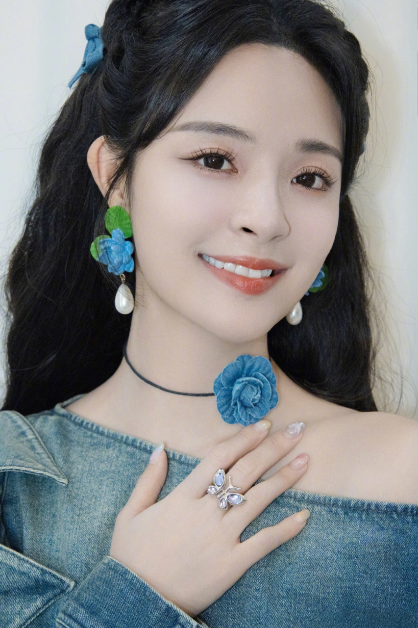 李莎旻子青春靓丽美少女,笑容甜美好迷人!