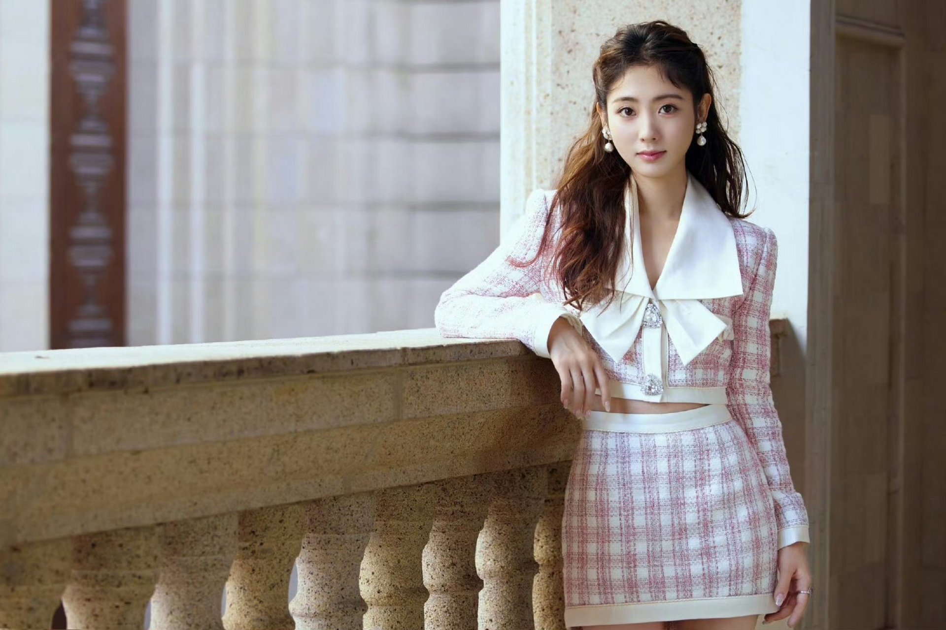 邢菲#  今日穿搭真是让人眼前一亮!裸感千金妆造型,显得优雅又高贵.