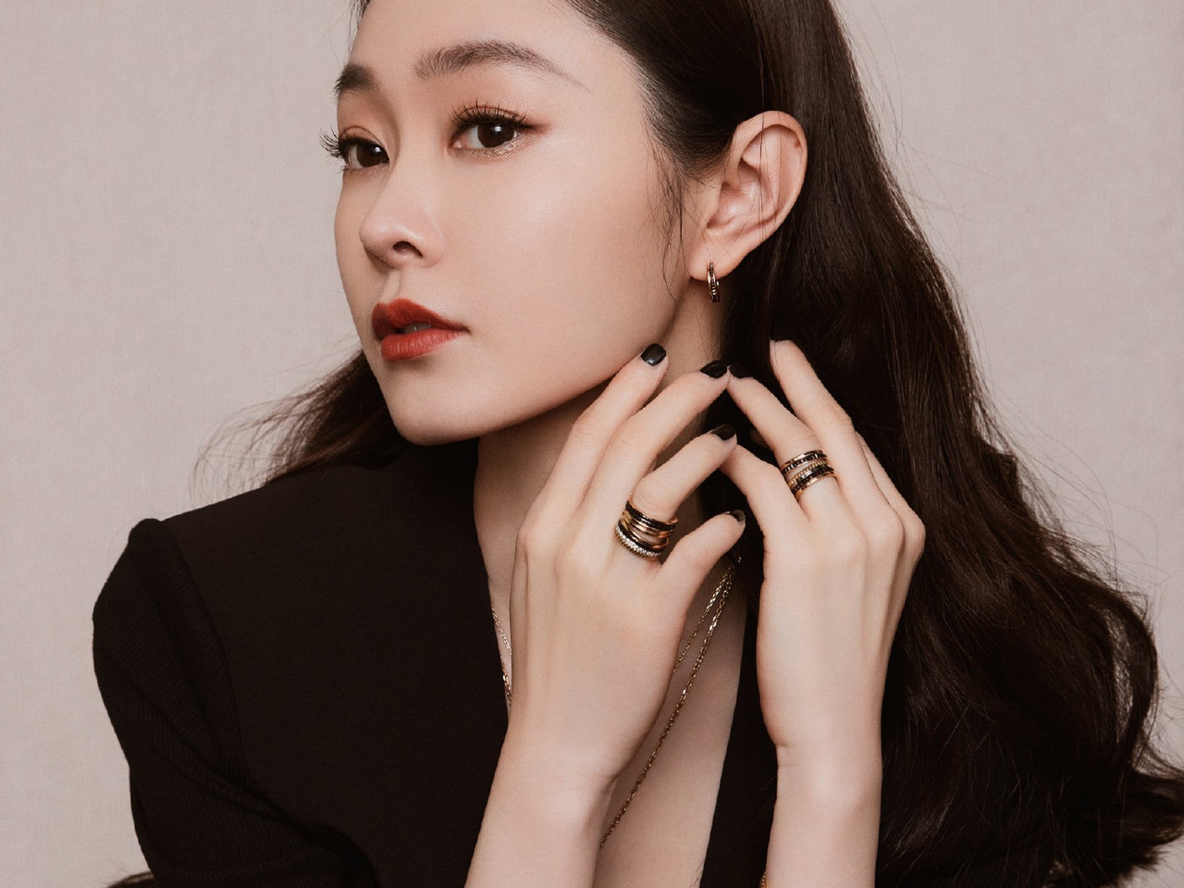 宋轶新造型,酷飒优雅,妥妥"老公姐"!