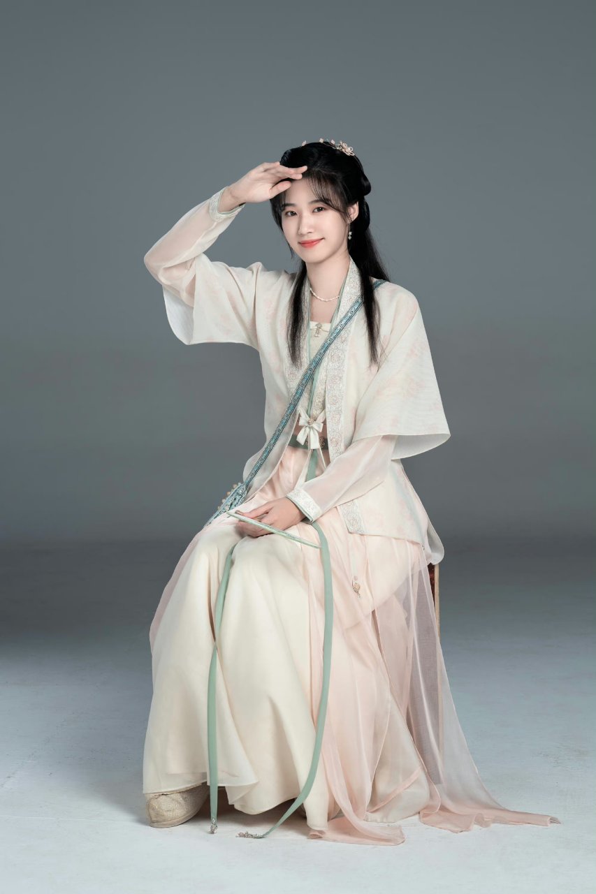 卢昱晓古装美少女,温柔甜美,元气又灵动!