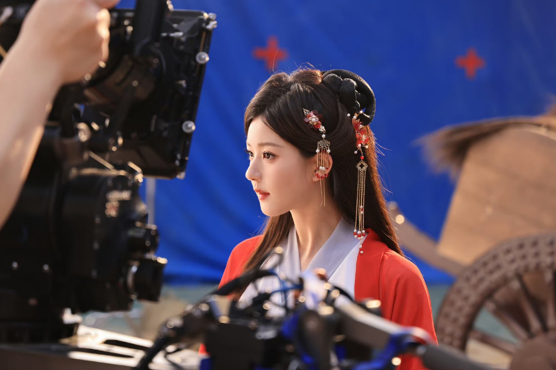 赵露思红衣古风造型,俏皮可爱好甜美!