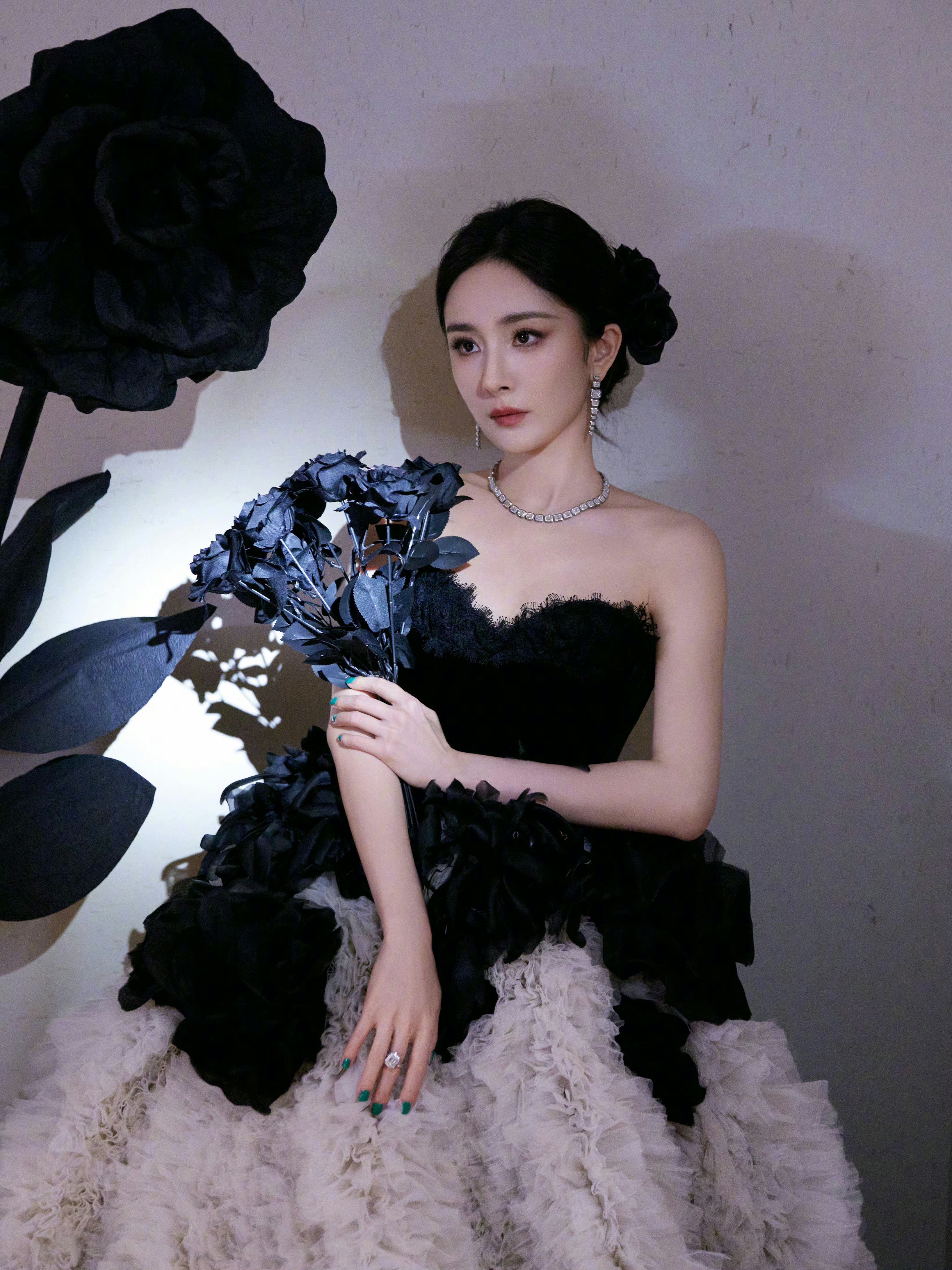 杨幂# 绝美复古黑玫瑰!#智族gqmoty年度人物盛典