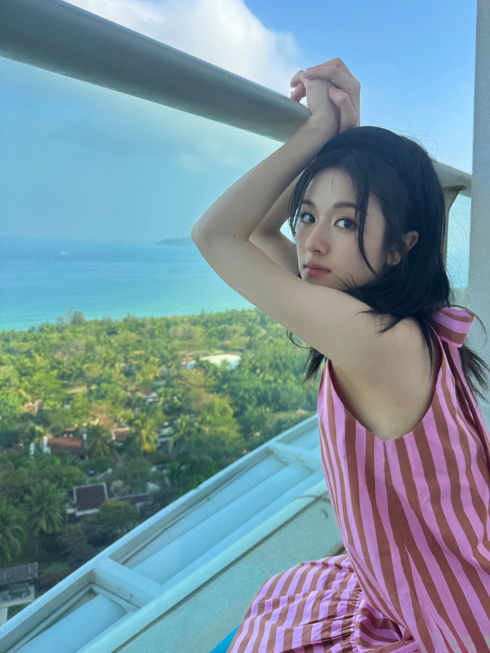 李兰迪假日随拍,笑容甜美,可爱元气少女,好养眼!