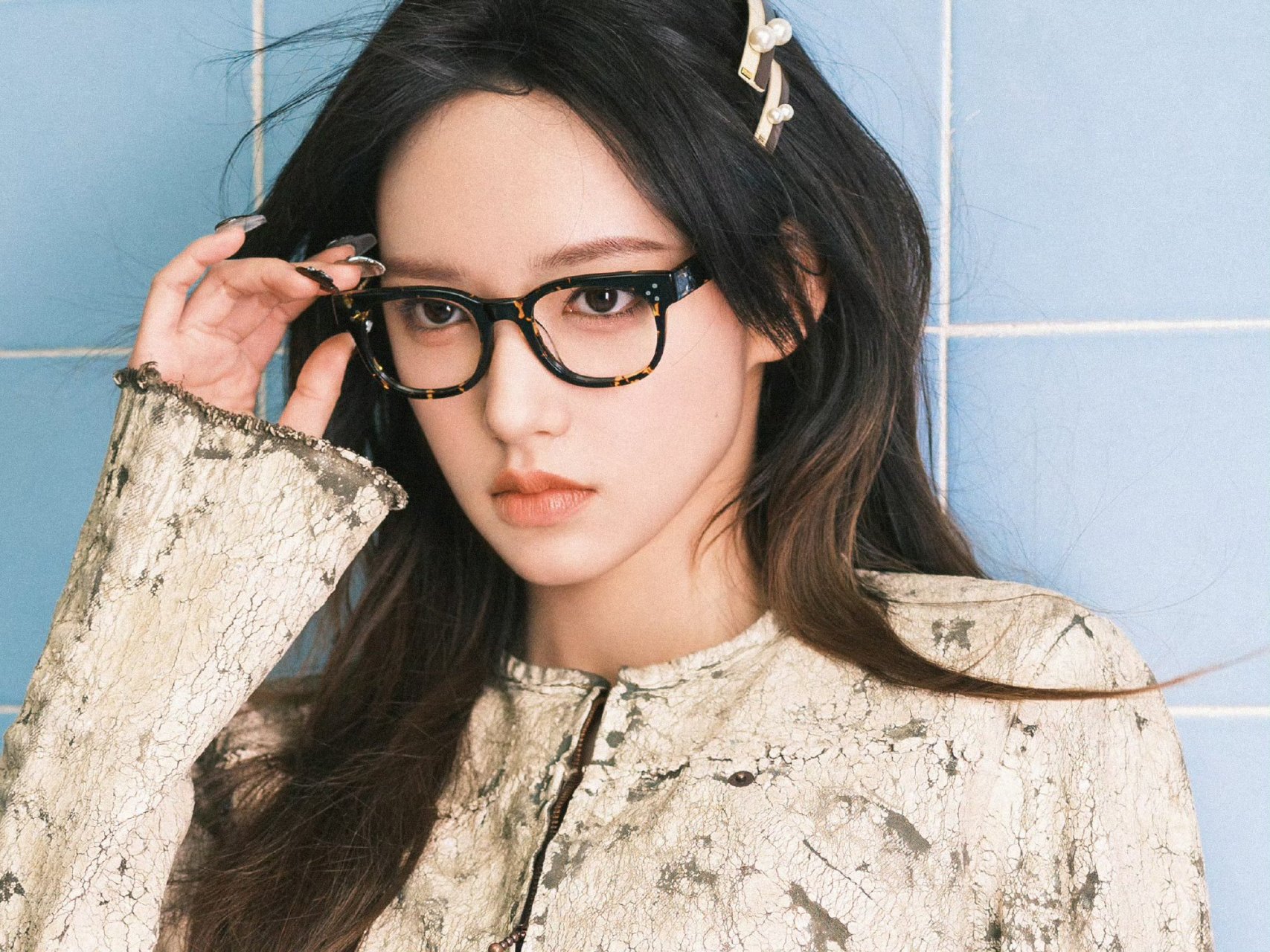 程潇温柔甜美,性感优雅!