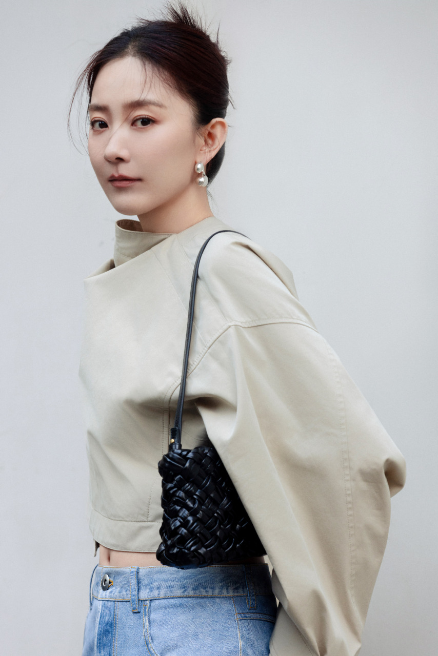 朱颜曼滋简约穿搭,优雅大气的知性美女!