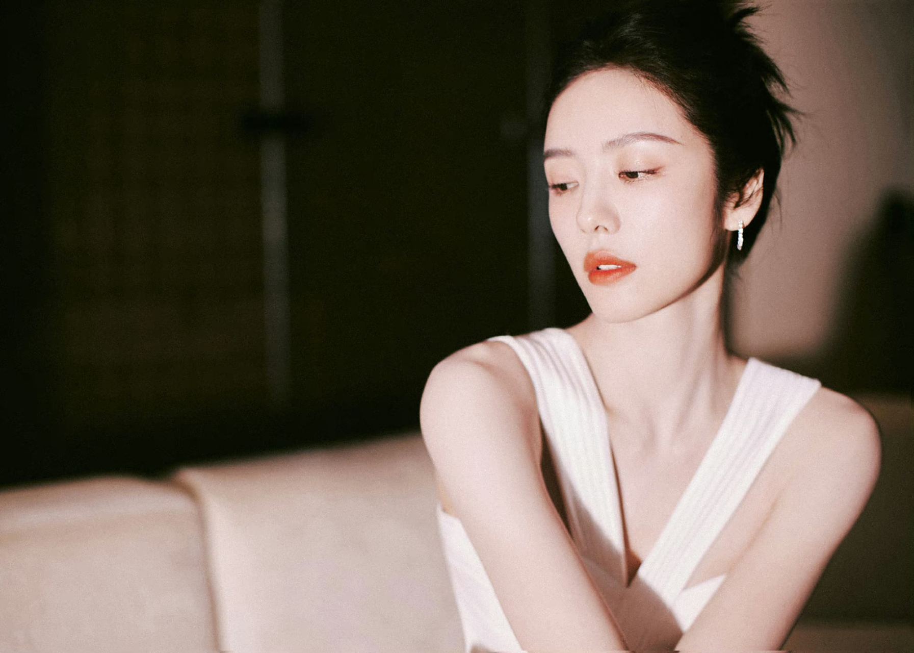 蔡文静白色礼服,温柔明媚,浪漫优雅好迷人!