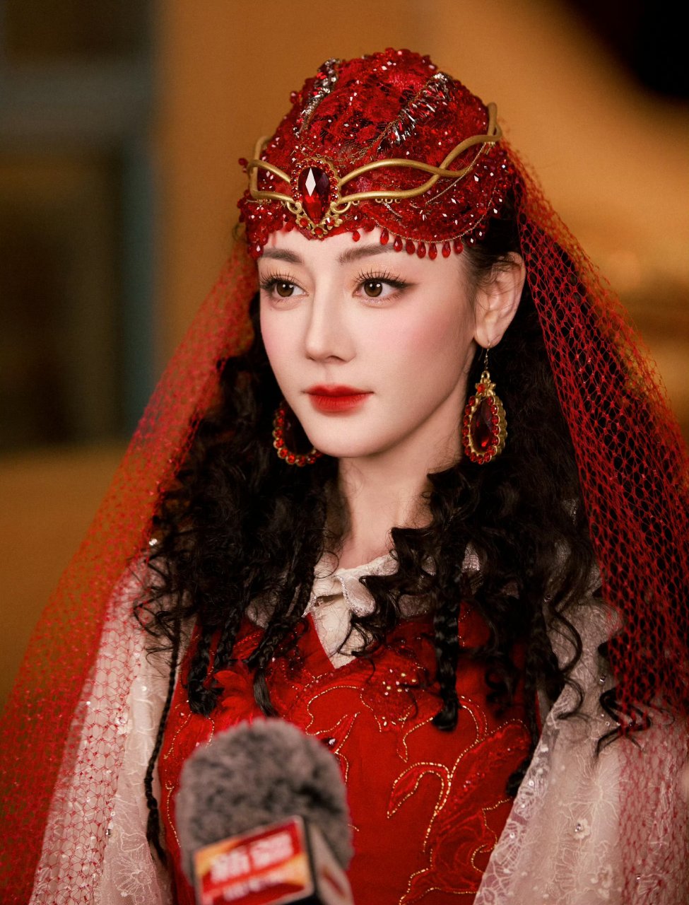 迪丽热巴异域风情美人.