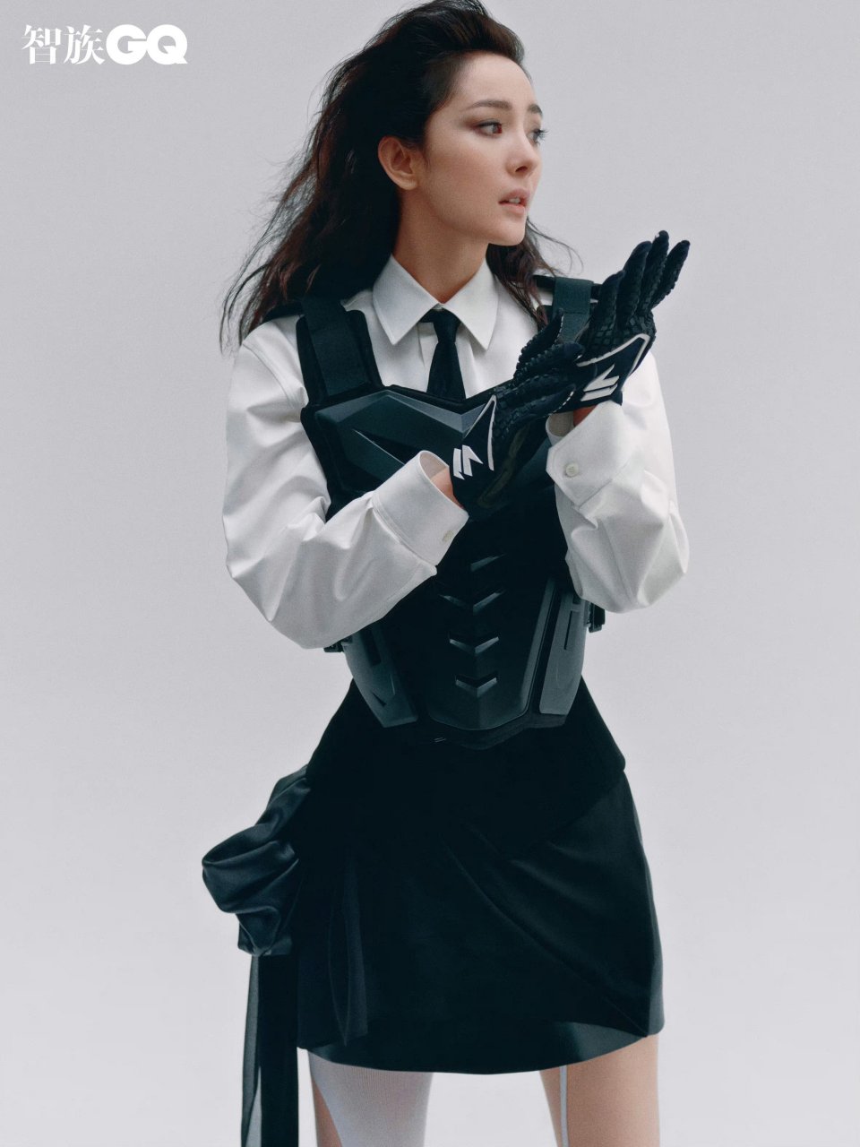 gq授予杨幂年度艺人的称号,足以证明她在综合表现方面得到了高度认可.