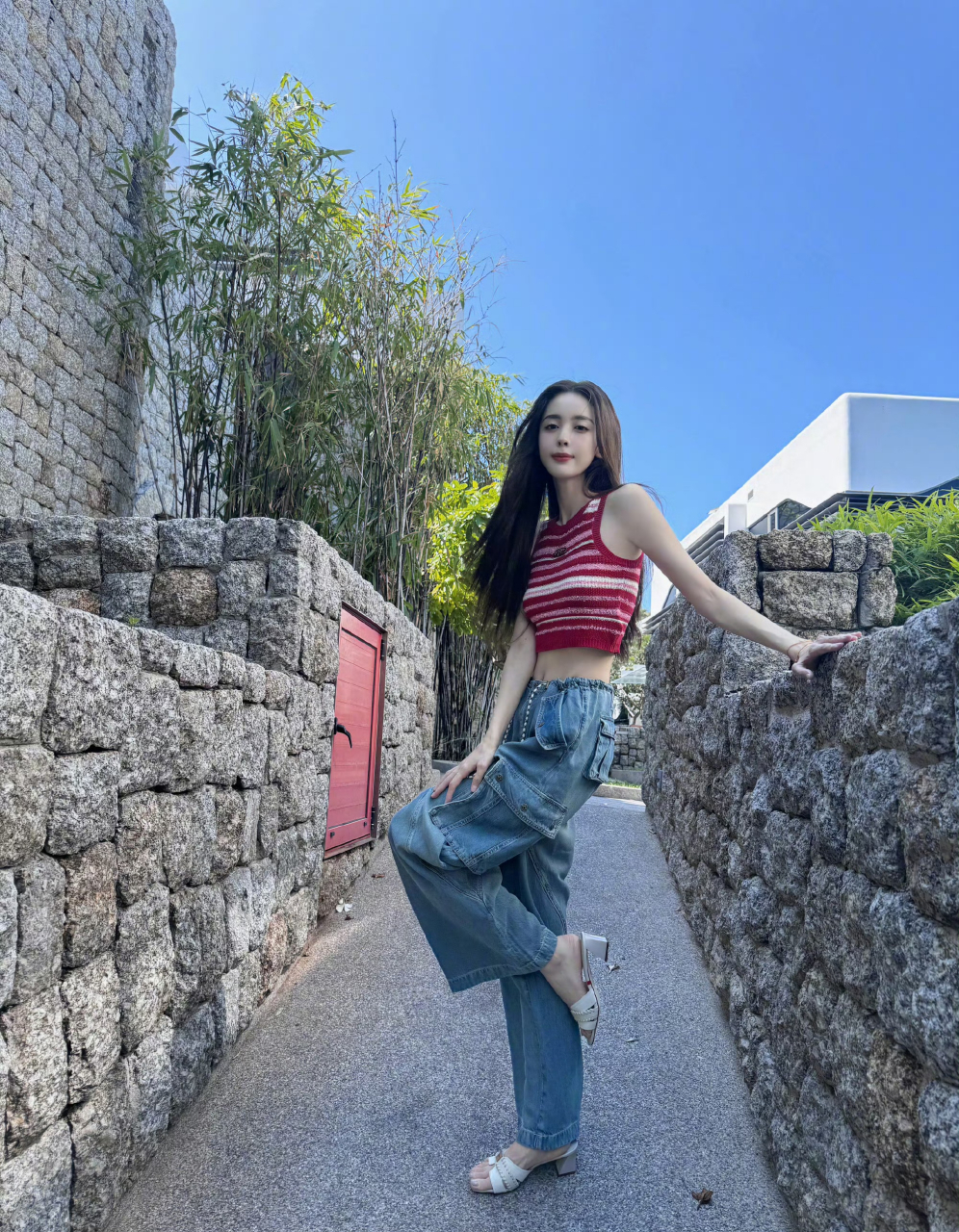 娜扎身材好绝,芊芊细腰好迷人!