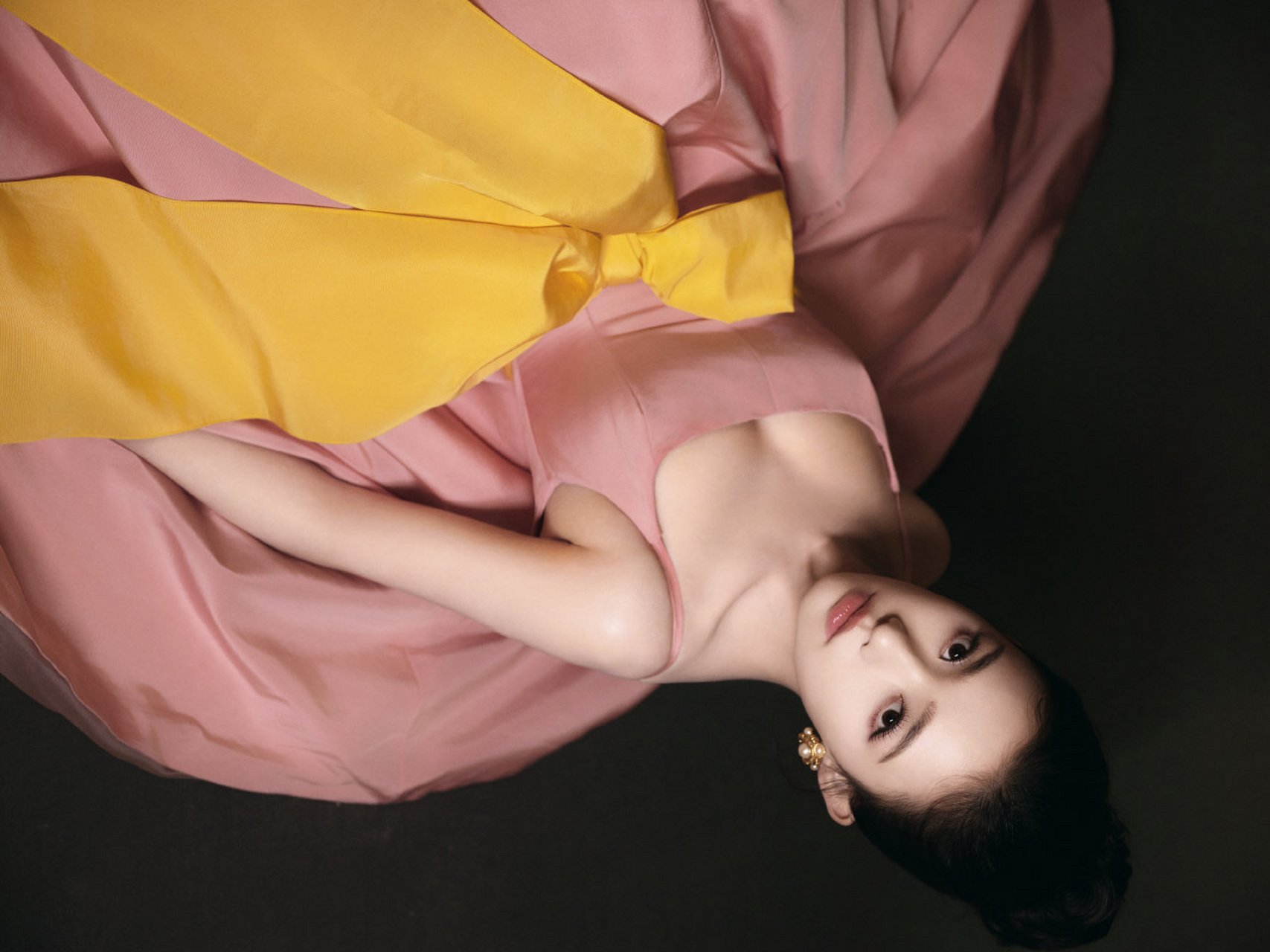 林允粉色礼服,性感优雅好浪漫!