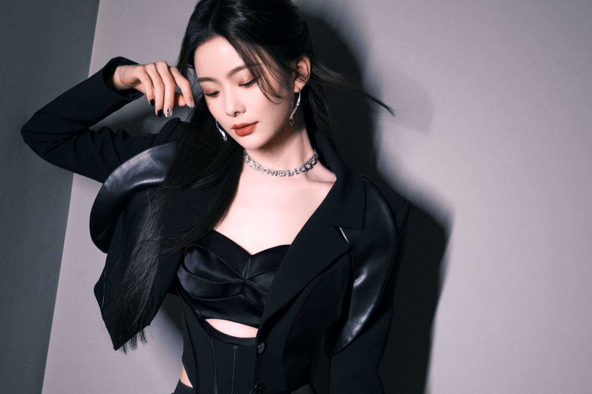 陈卓璇# 短款西装尽显干练酷飒,甜美学姐.