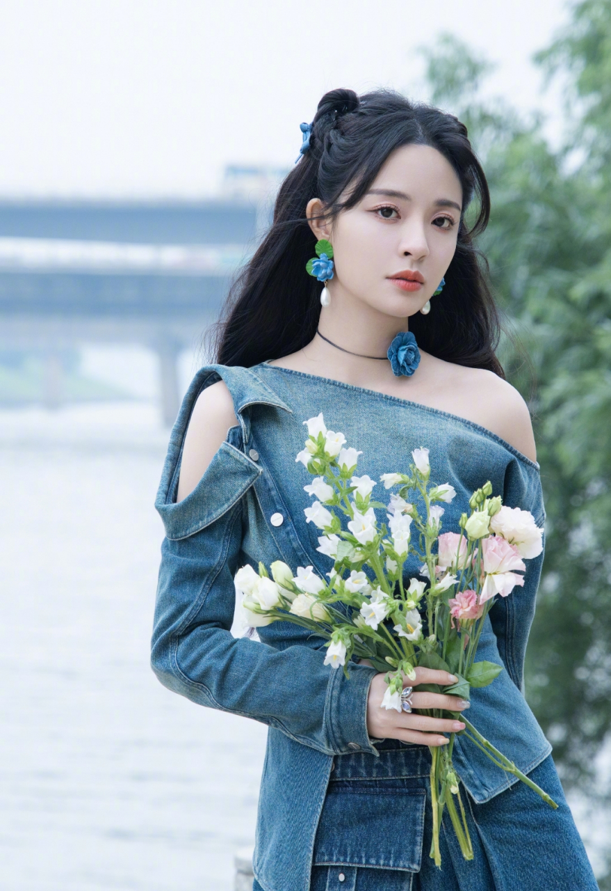 李莎旻子青春靓丽美少女,笑容甜美好迷人!