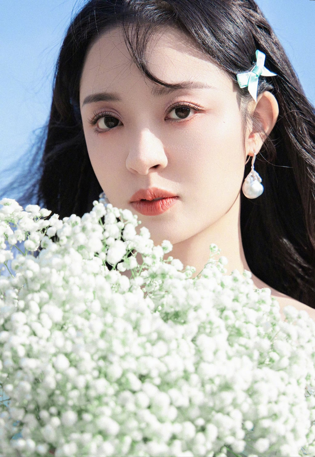 李莎旻子这身礼服好绝,气质温柔明媚,真是美翻了!