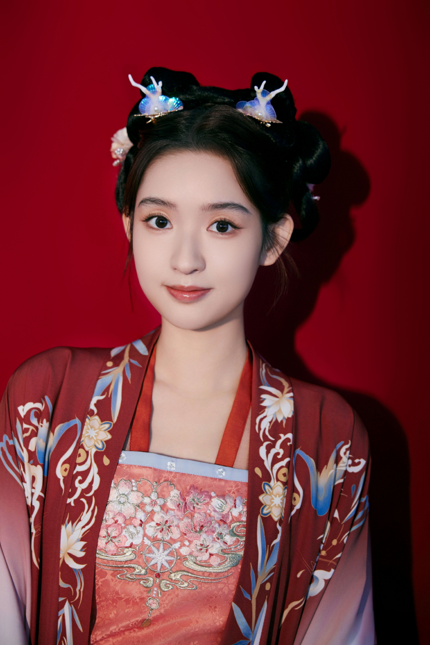 王玉雯古装好美,化身灵动俏皮的小龙女!#2月图文动态激励计划
