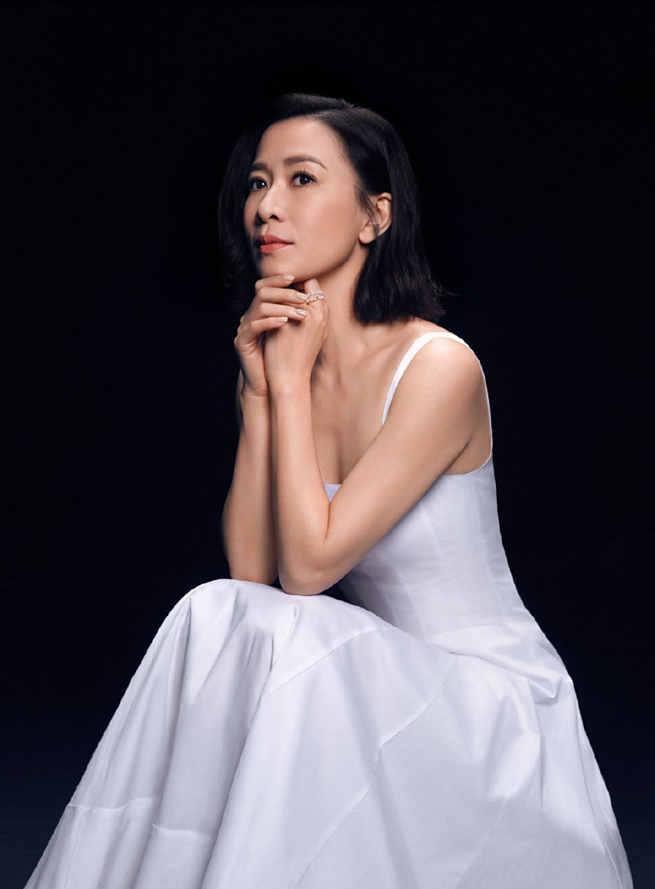 三封tvb视后的演员佘诗曼,优雅浪漫,气质绝佳!