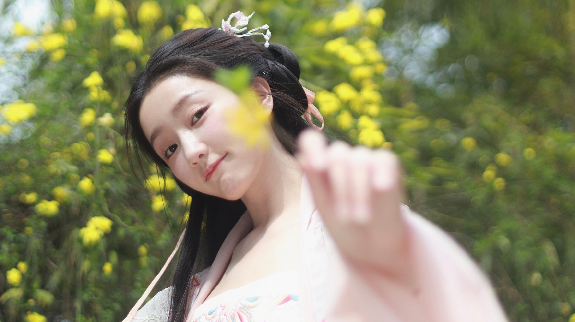 肖燕春日美少女,清丽温婉,优雅而浪漫!