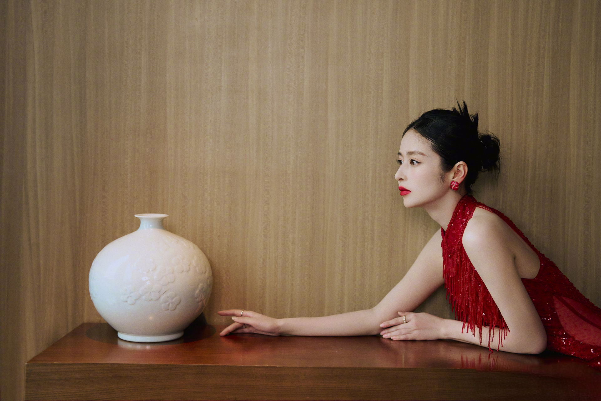 颖儿红色旗袍,韵味十足!