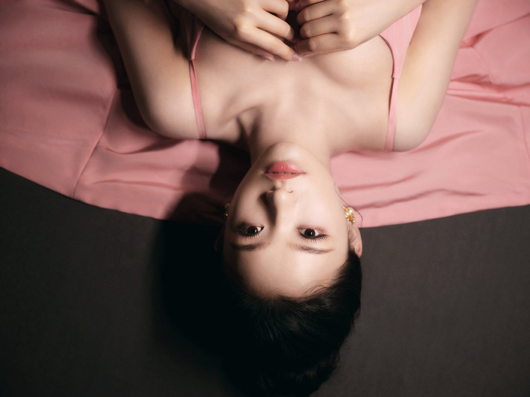 林允粉色礼服,性感优雅好浪漫!