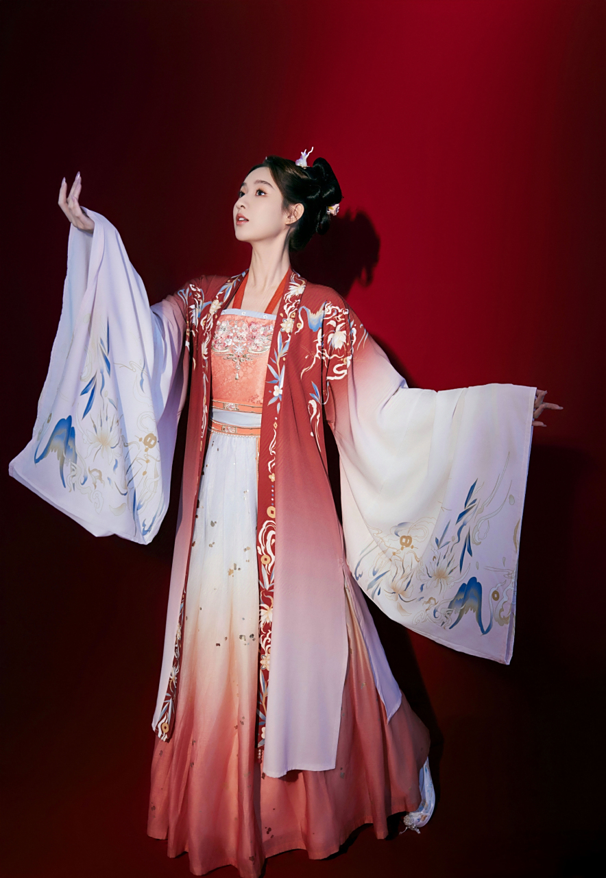 王玉雯古装好美,化身灵动俏皮的小龙女!#2月图文动态激励计划