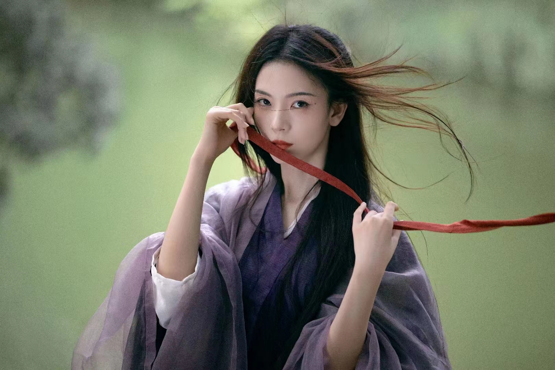 陈瑶#  紫衣侠女古风,侠女闯江湖,英姿飒爽.