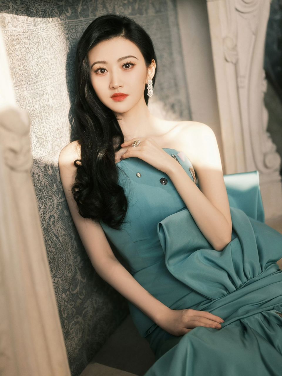 景甜# #微博视界大会# 两套礼服,优雅明艳,不愧"人间富贵花"!