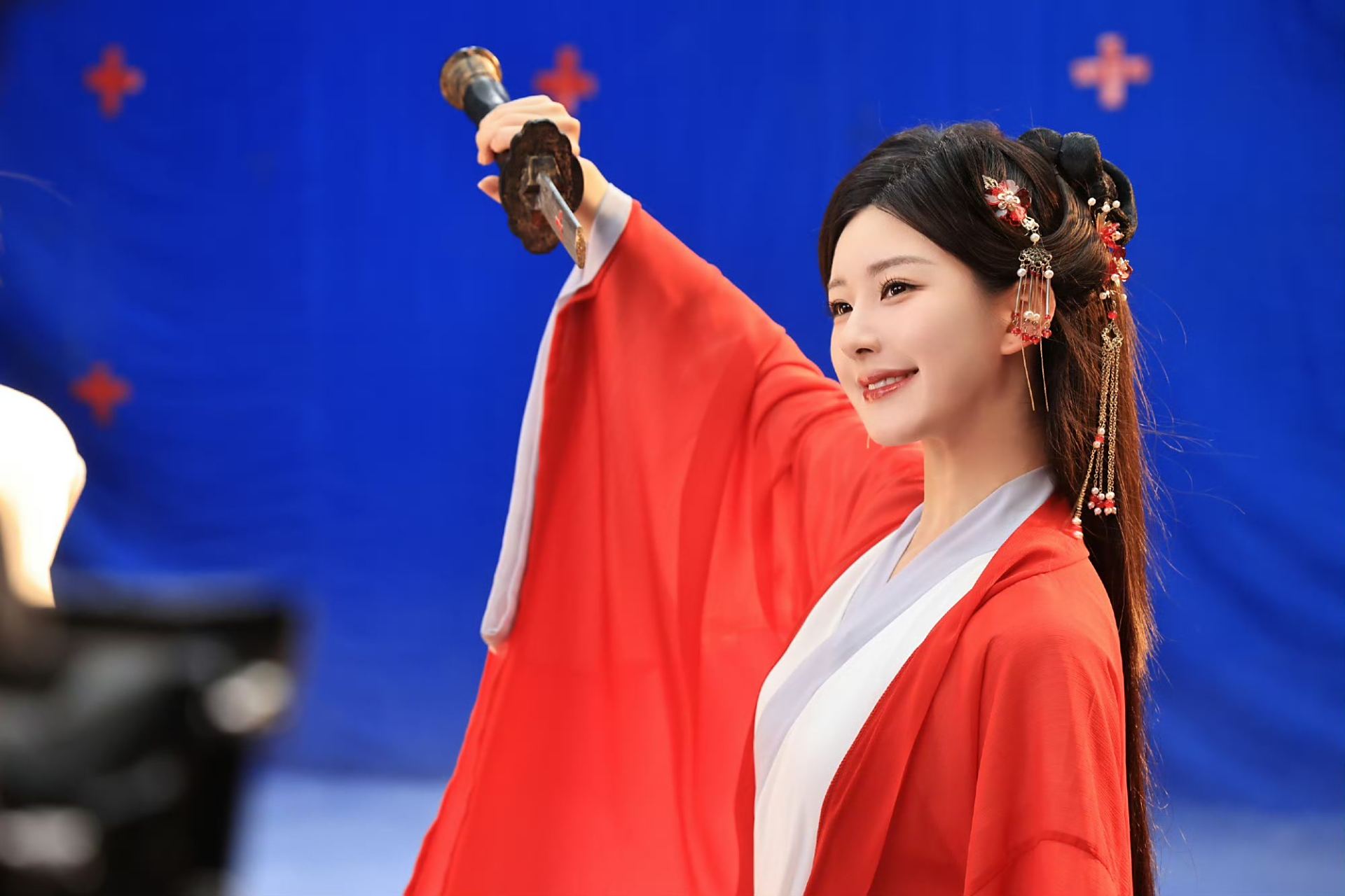 赵露思红衣古风造型,俏皮可爱好甜美!