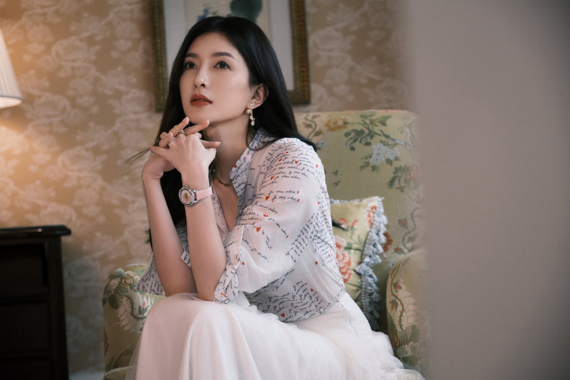 江疏影气质好绝,笑容温婉而迷人,真的好温柔.
