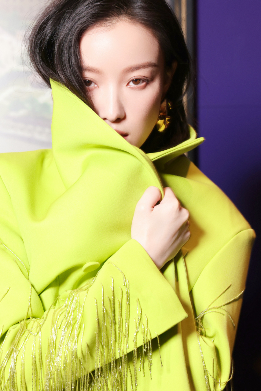 倪妮酷飒拽姐,性感优雅,大长腿好绝!