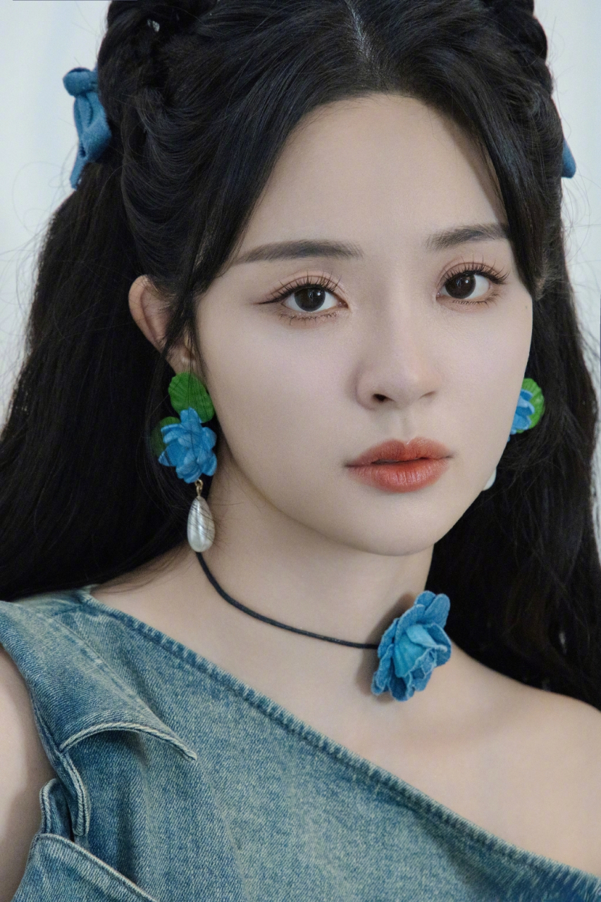 李莎旻子青春靓丽美少女,笑容甜美好迷人!