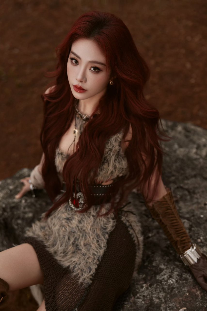 喻言红发大波浪,性感又狂野!