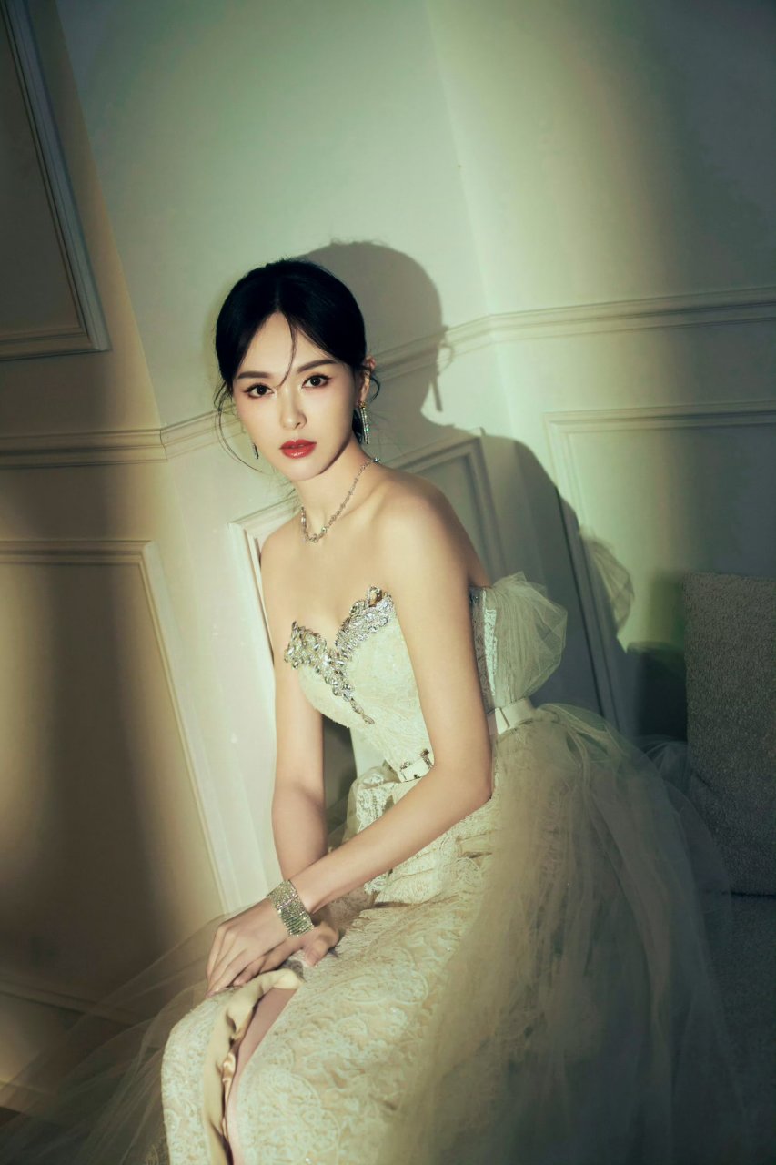 唐嫣抹胸礼服好美,浪漫婉约,优雅大气!