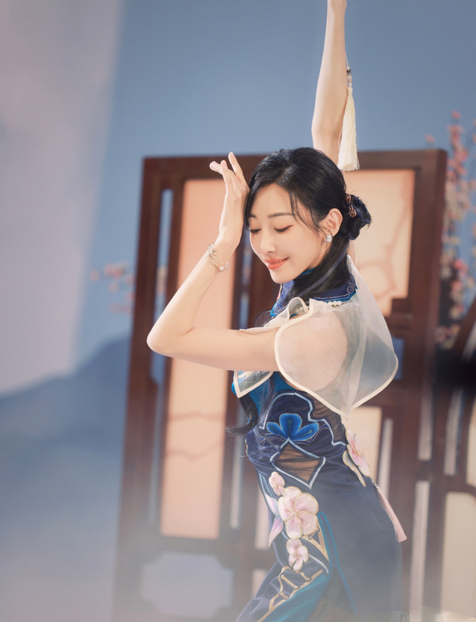 朱洁静# 古风二次元,美的宛如画中仙子.