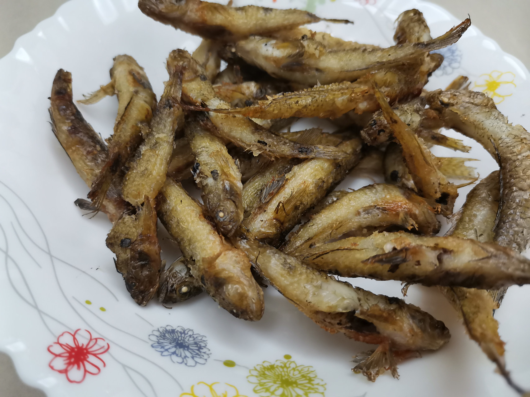 潮汕香煎九母鱼做宵夜,酥得掉渣,香掉眉毛 潮汕人的九母鱼也叫狗母鱼