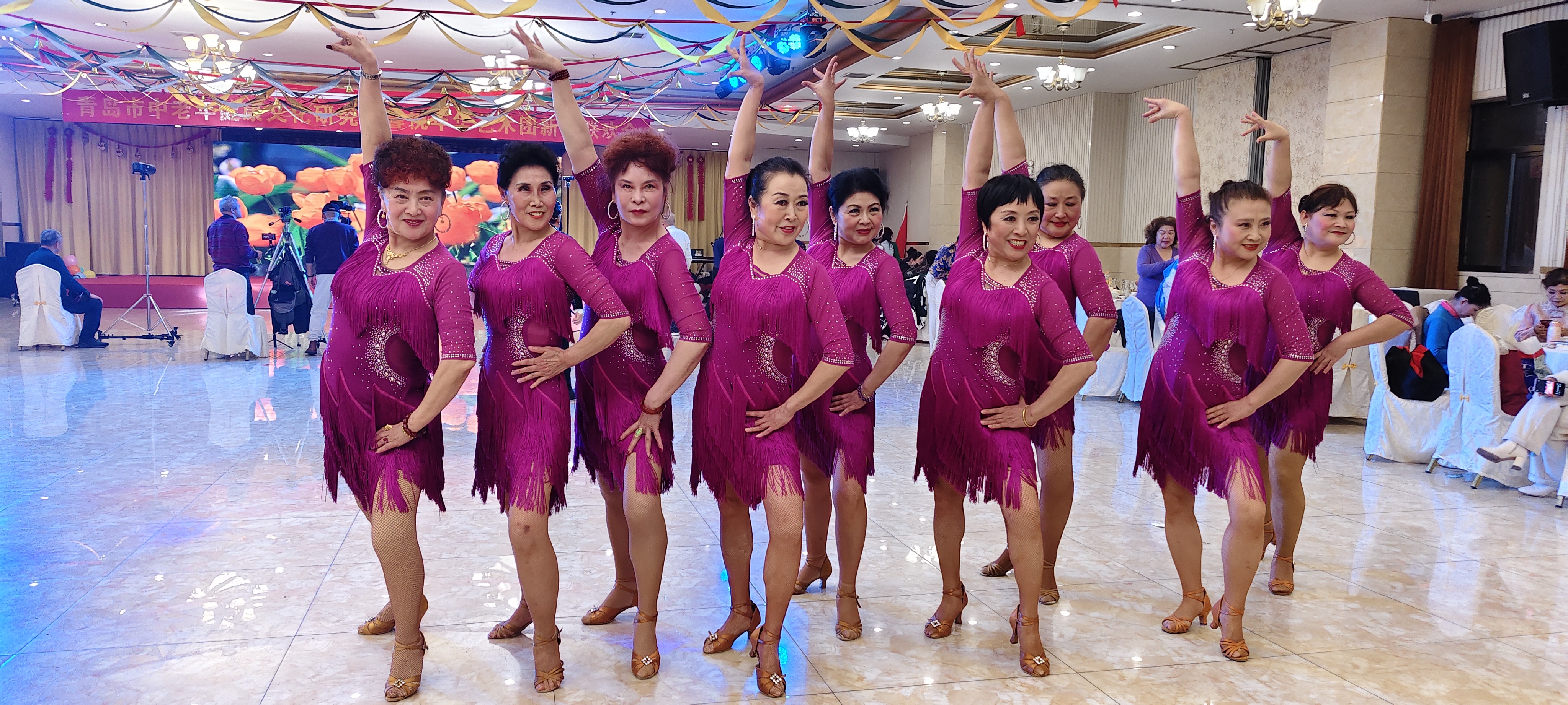跳舞中年舞蹈大连市沙岗子社区舞蹈团沐照片中年拉拉队25到38名人舞蹈