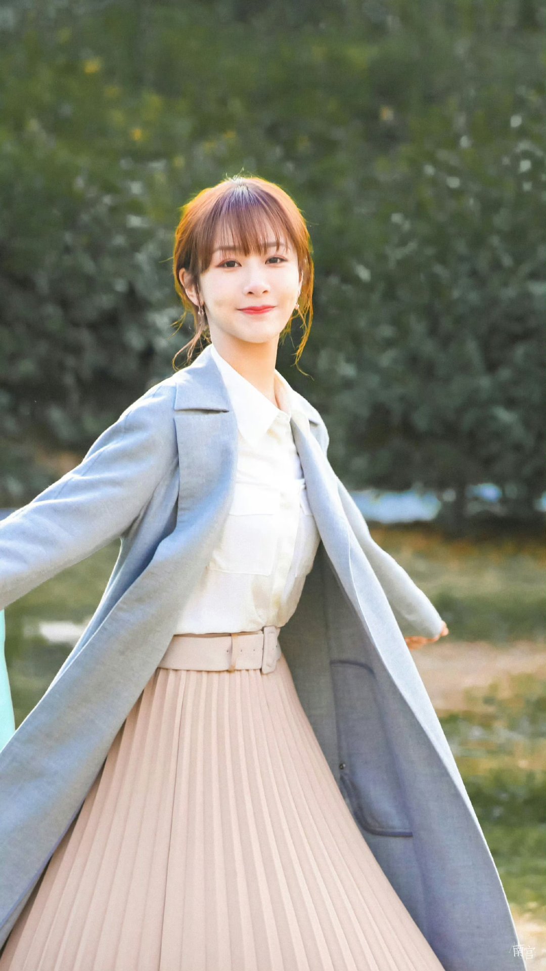 很喜欢杨紫这个造型,时尚又减龄,有刘海气质就很清新