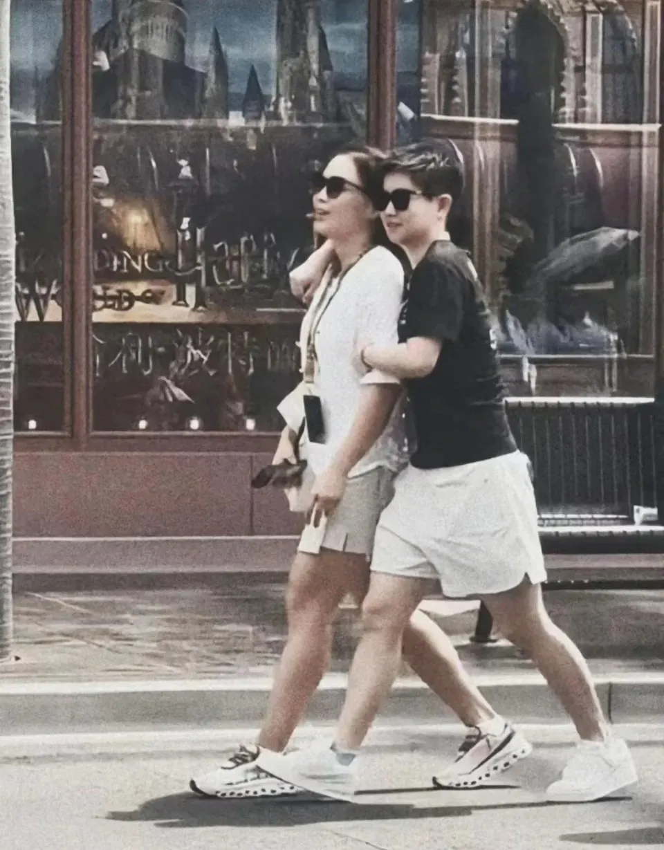 谁懂啊,莎莎真的是漂亮又帅气.[大哈][大哈][大哈]