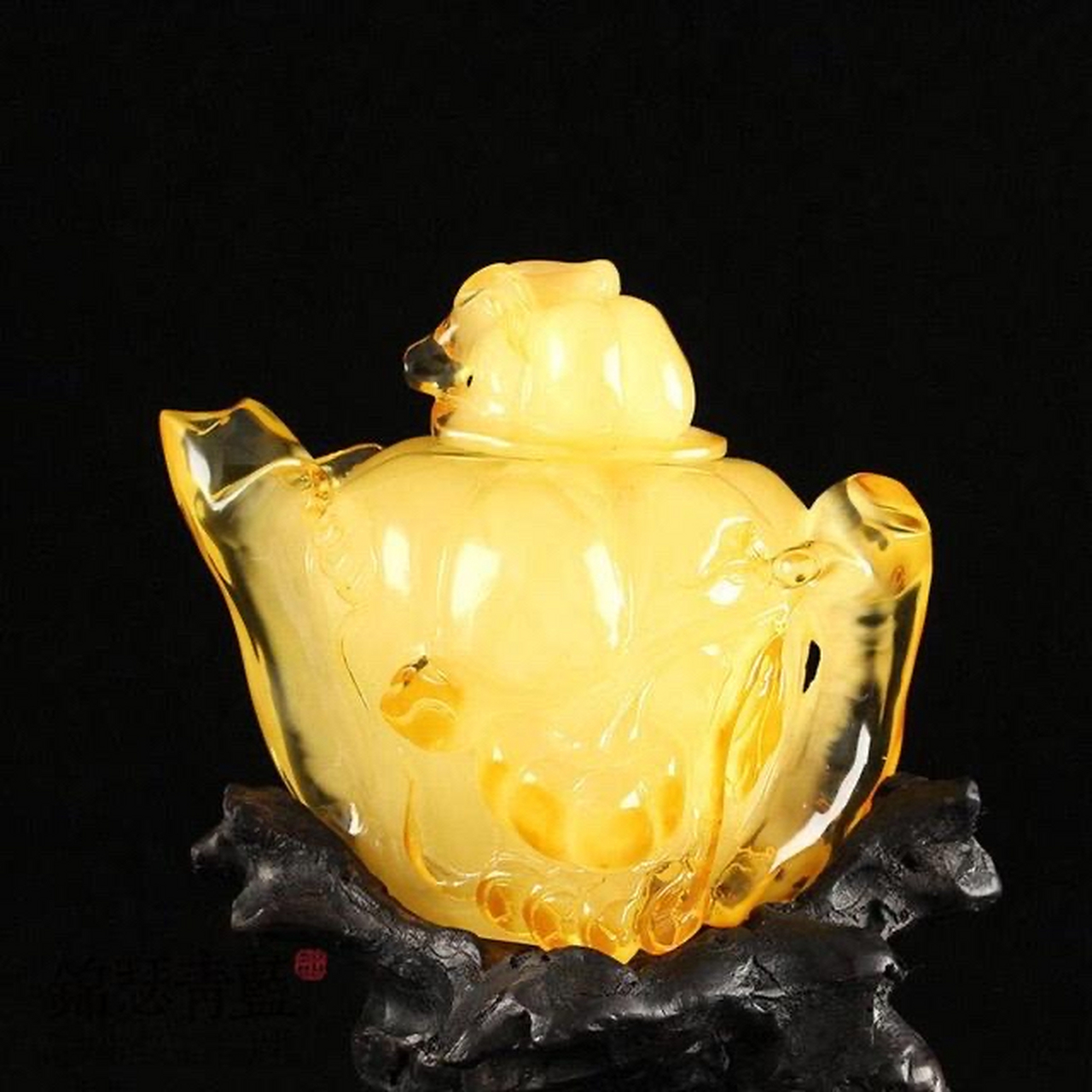 内蒙琥珀博物馆位于美岱召是最大的琥珀集散地,陈列的琥珀最齐全的