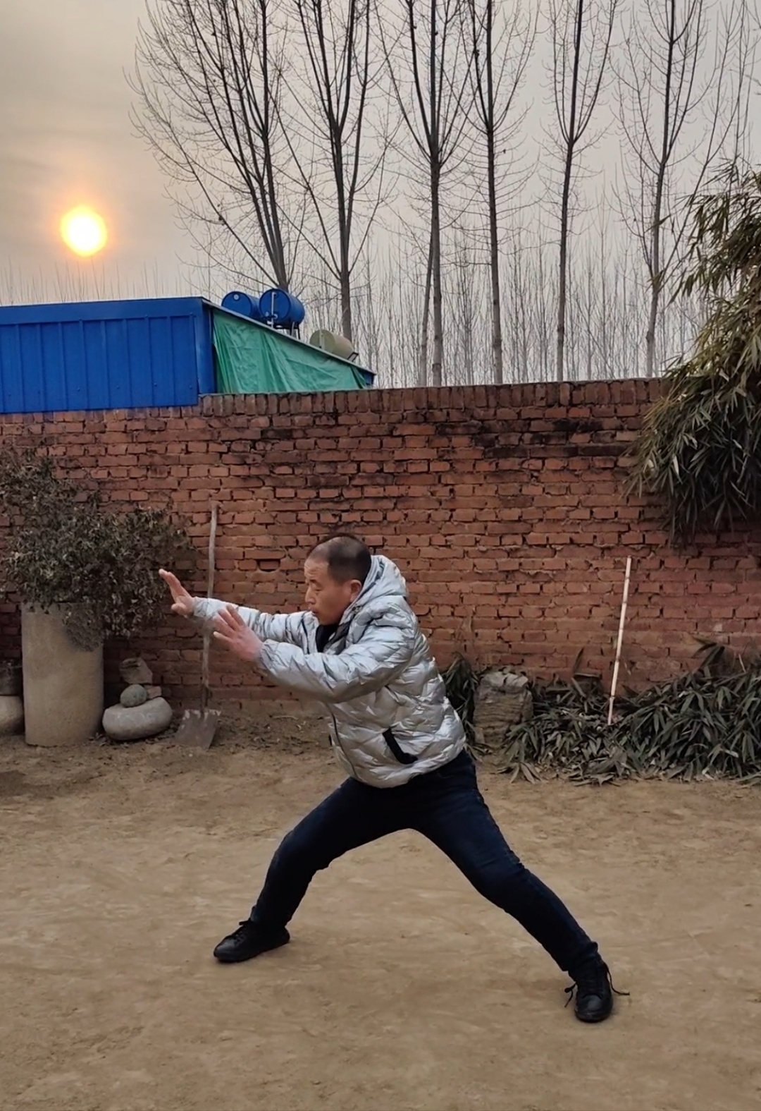 玉田少林言轻门是功夫拳,肖允文祖师常言"一功,二艺,三胆,四力",由此