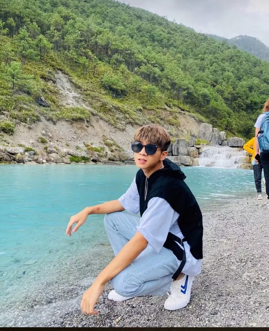 百度的宝宝们,我是何芳芳,今天无意间看到百度,就下载了.