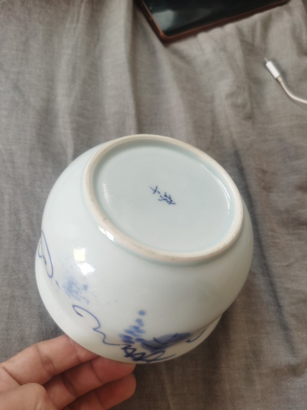 这个日本瓷器的底款是什么?有大神知道的吗?谢谢